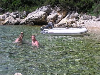 Baden in einer Bucht, so werden wir lckenlos braun!